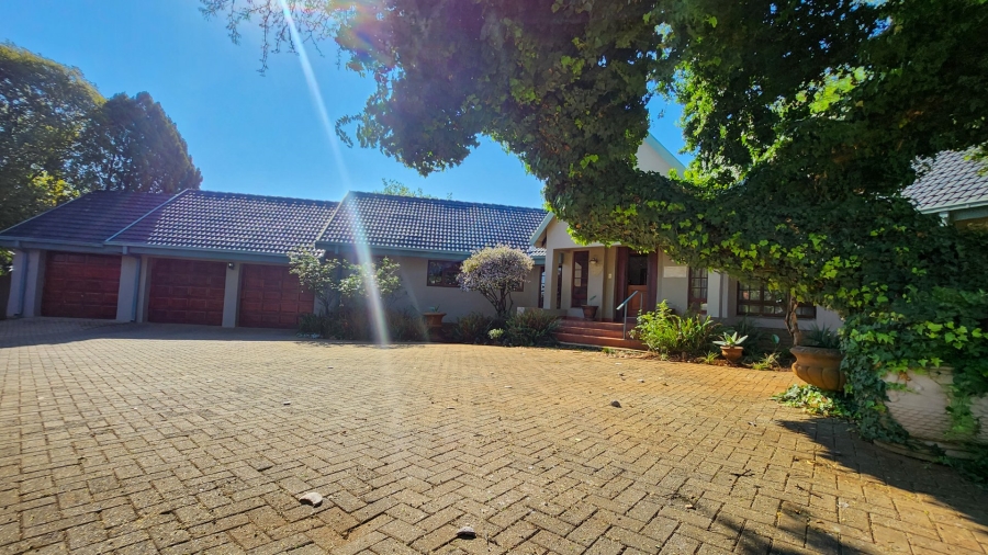 5 Bedroom Property for Sale in Wilkoppies North West